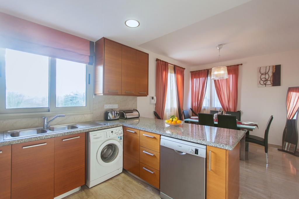 Villa Saraliana Sandy Beach Villas - Heated Pool - Jacuzzi - Private Beach Area Πόλη Δωμάτιο φωτογραφία