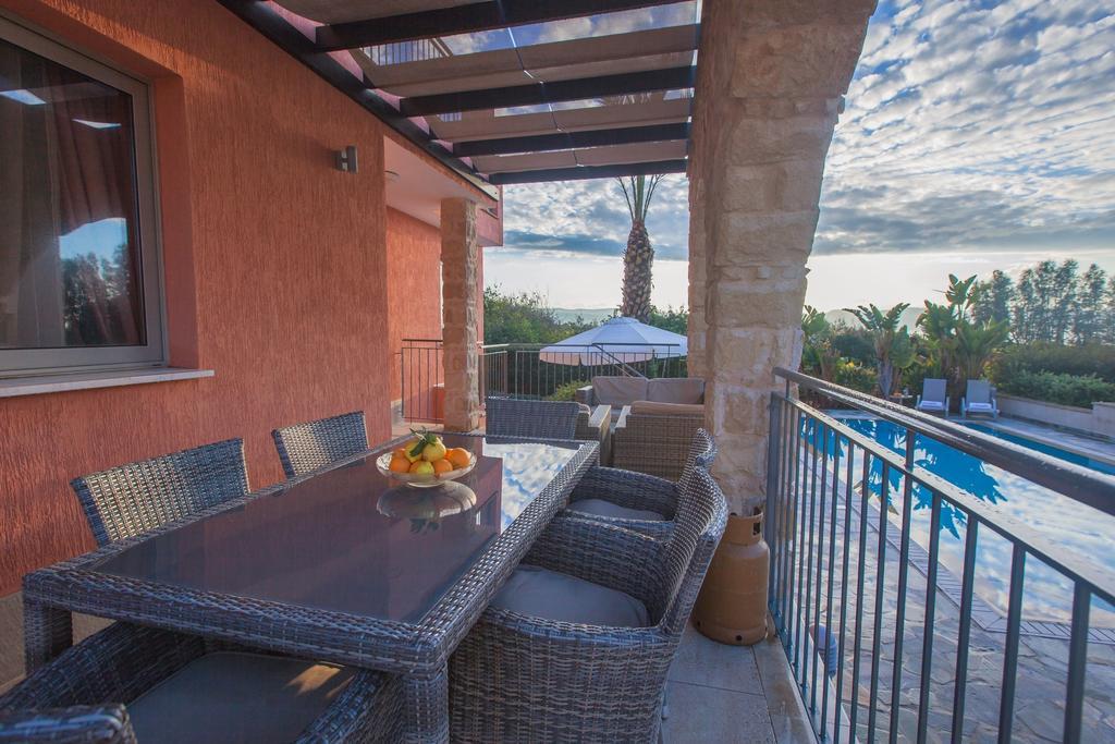 Villa Saraliana Sandy Beach Villas - Heated Pool - Jacuzzi - Private Beach Area Πόλη Δωμάτιο φωτογραφία